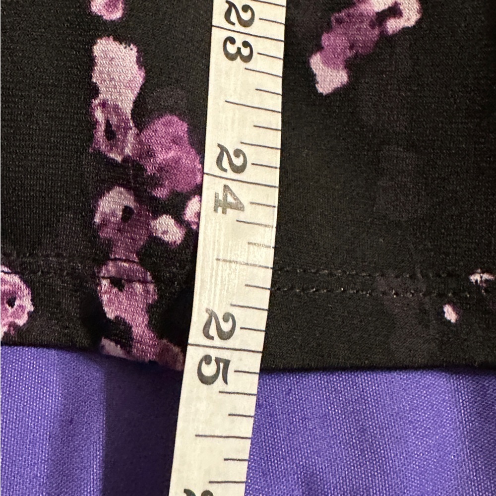 Ellen Tracy black floral blouse with 3/4 length sleeves. - Picture 6 of 7